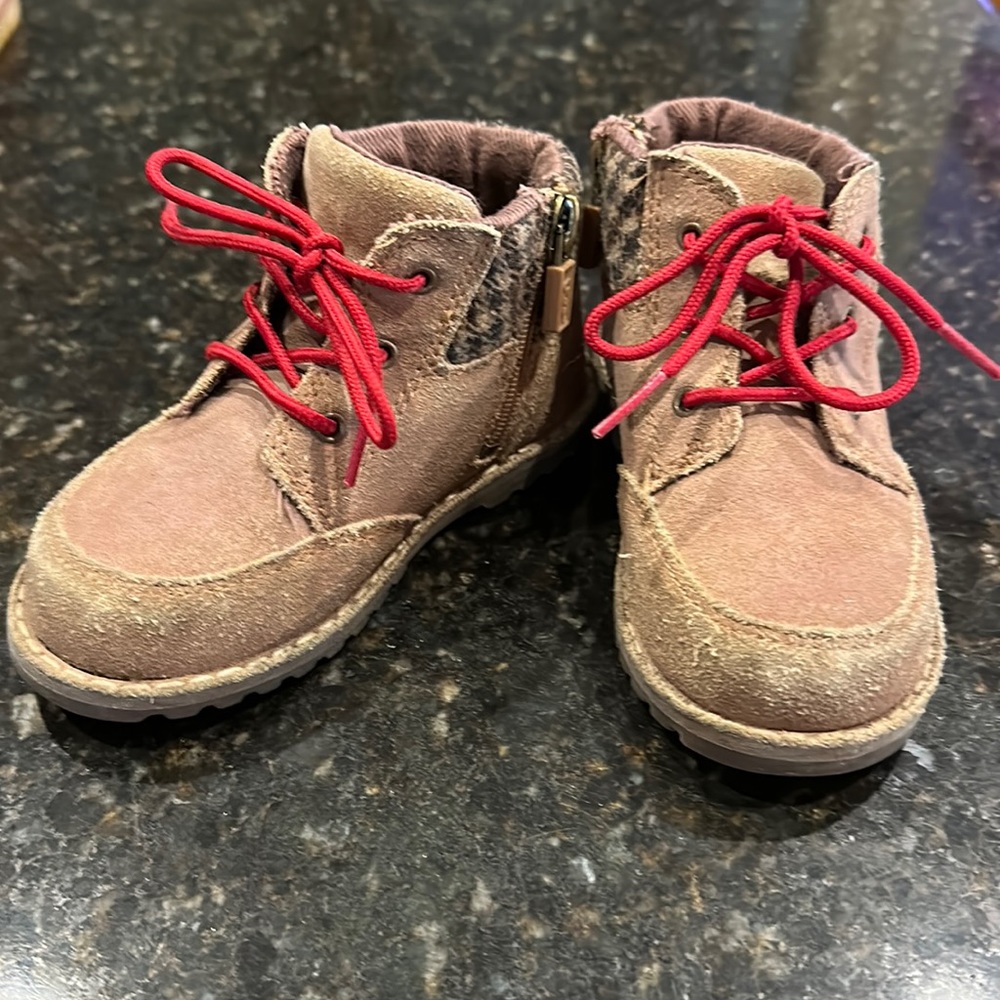 Ugg toddler boy size 8
